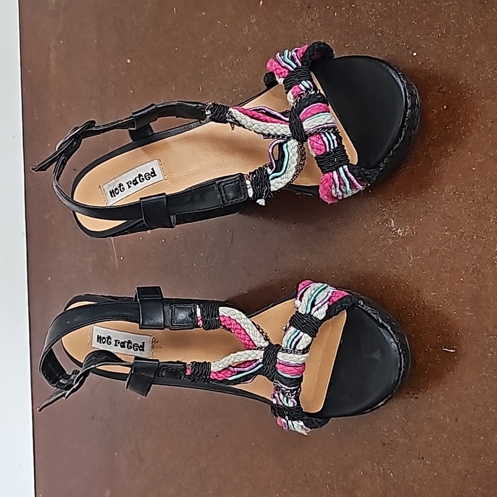 Not Rated wedge size 7